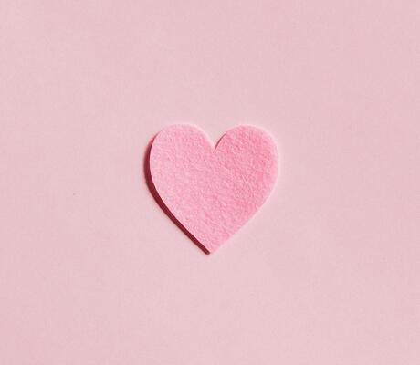 Crédit Photo de Karolina Grabowska: https://www.pexels.com/fr-fr/photo/lumineux-amour-coeur-romantique-4197491/