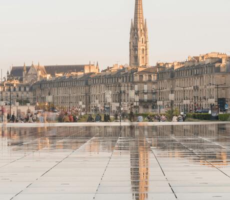 Crédit Photo de Borja Lopez: https://www.pexels.com/fr-fr/photo/paysage-urbain-de-bordeaux-2164683/