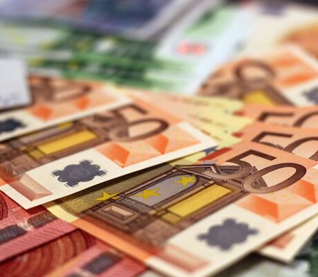 Crédit Photo de Pixabay: https://www.pexels.com/fr-fr/photo/lot-de-billets-de-banque-259249/