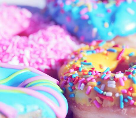 credit Photo de Alexander Grey: https://www.pexels.com/fr-fr/photo/photo-gros-plan-de-beignets-1191639/