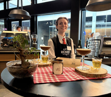 credit Master cup Café Richard