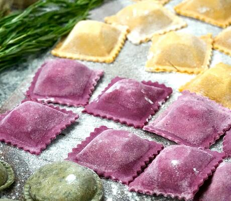 credit Photo de Agustin Muñiz: https://www.pexels.com/fr-fr/photo/pates-colore-cuisine-farine-20395460/