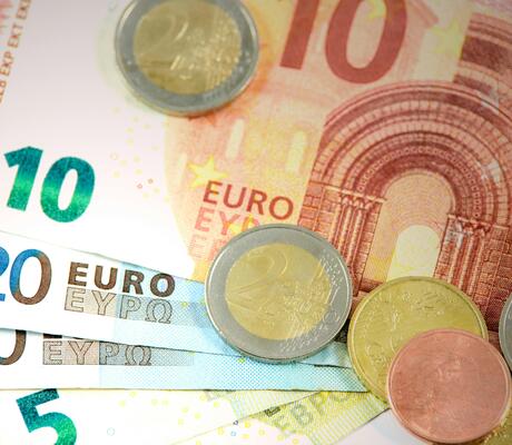 crédit Photo de Pixabay: https://www.pexels.com/fr-fr/photo/billets-et-pieces-en-euros-158776/