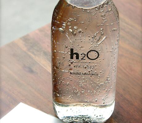 Photo de Snapwire: https://www.pexels.com/fr-fr/photo/boire-bouteille-eau-hydrater-113734/