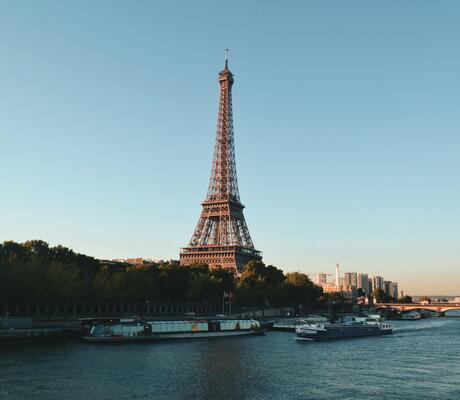 Crédit Photo de Yovan Verma: https://www.pexels.com/fr-fr/photo/tour-eiffel-2082103/